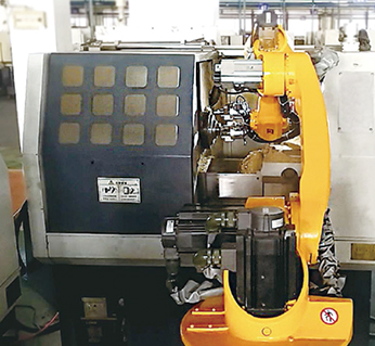 汽車零部件加工產(chǎn)線三臺數(shù)控機(jī)床上下料